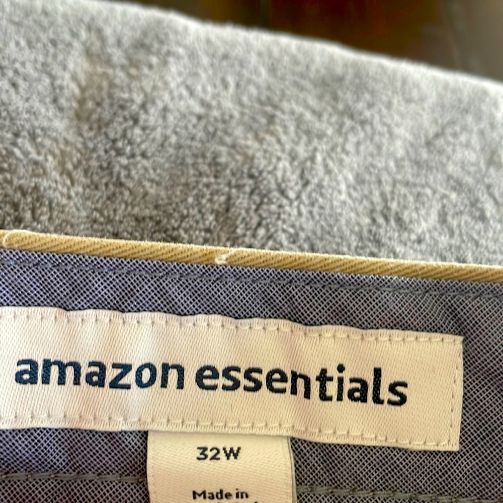 Amazon Essentials men’s classic 9 inch short